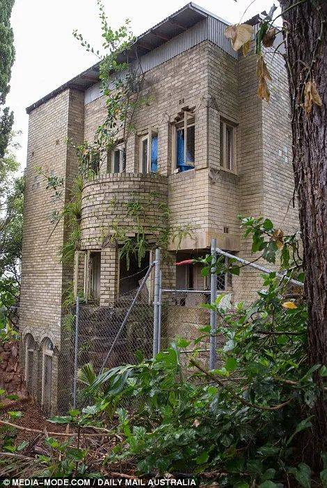曾经闹鬼!澳洲华人荒废多年的豪宅终于卖了,$800万 !
