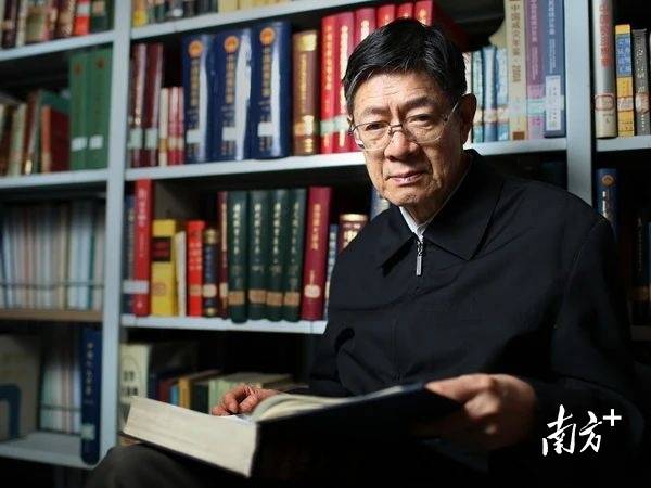 张卓元被颁授“经济研究杰出贡献者”国家荣誉称号，梅州人_价格改革_我国_梅县