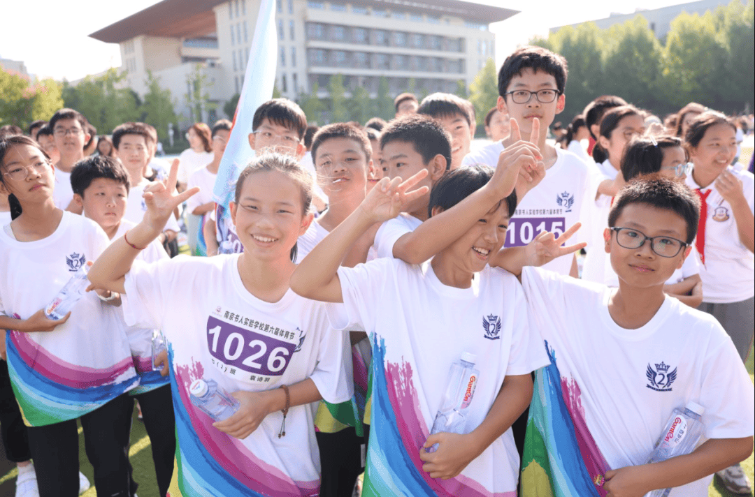 南京这所学校太会玩!_科技_体育节_火炬