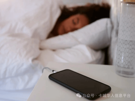 加拿大消防员告诉你 手机整夜充电很危险_锂电池_火灾_满地