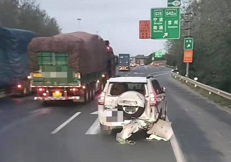 受伤发生一起三车相撞事故近g15沈海高速g1503上海绕城高速北环外圈