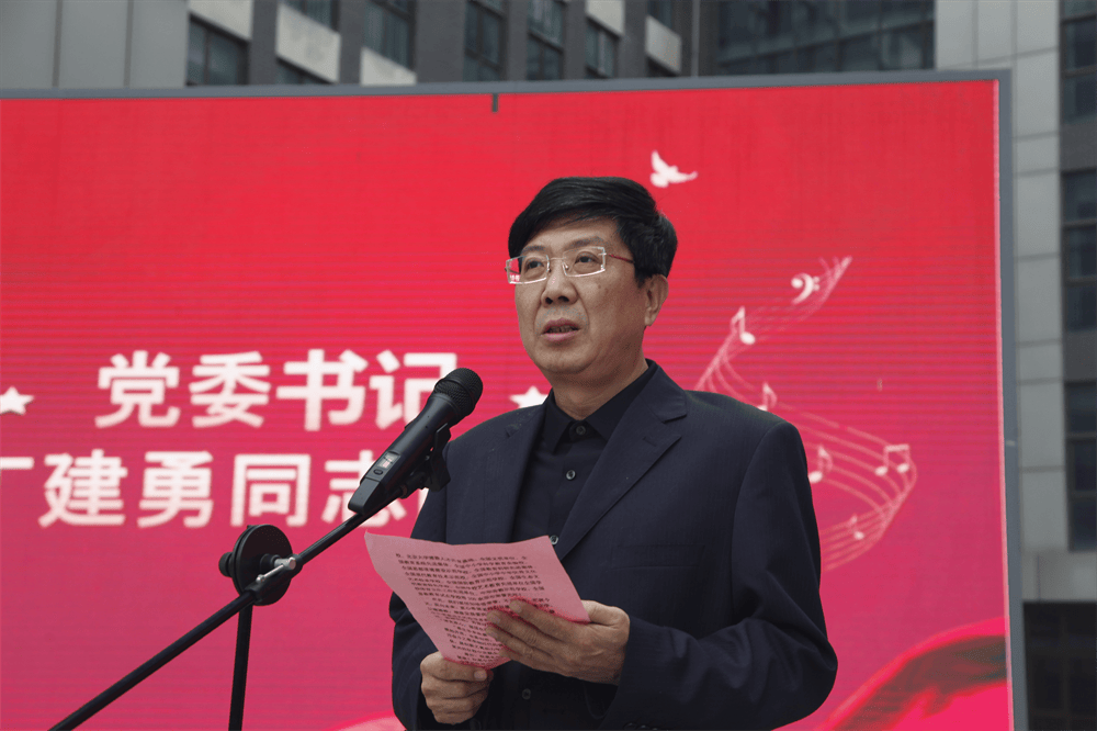 河北定州中学举行隆重升旗仪式