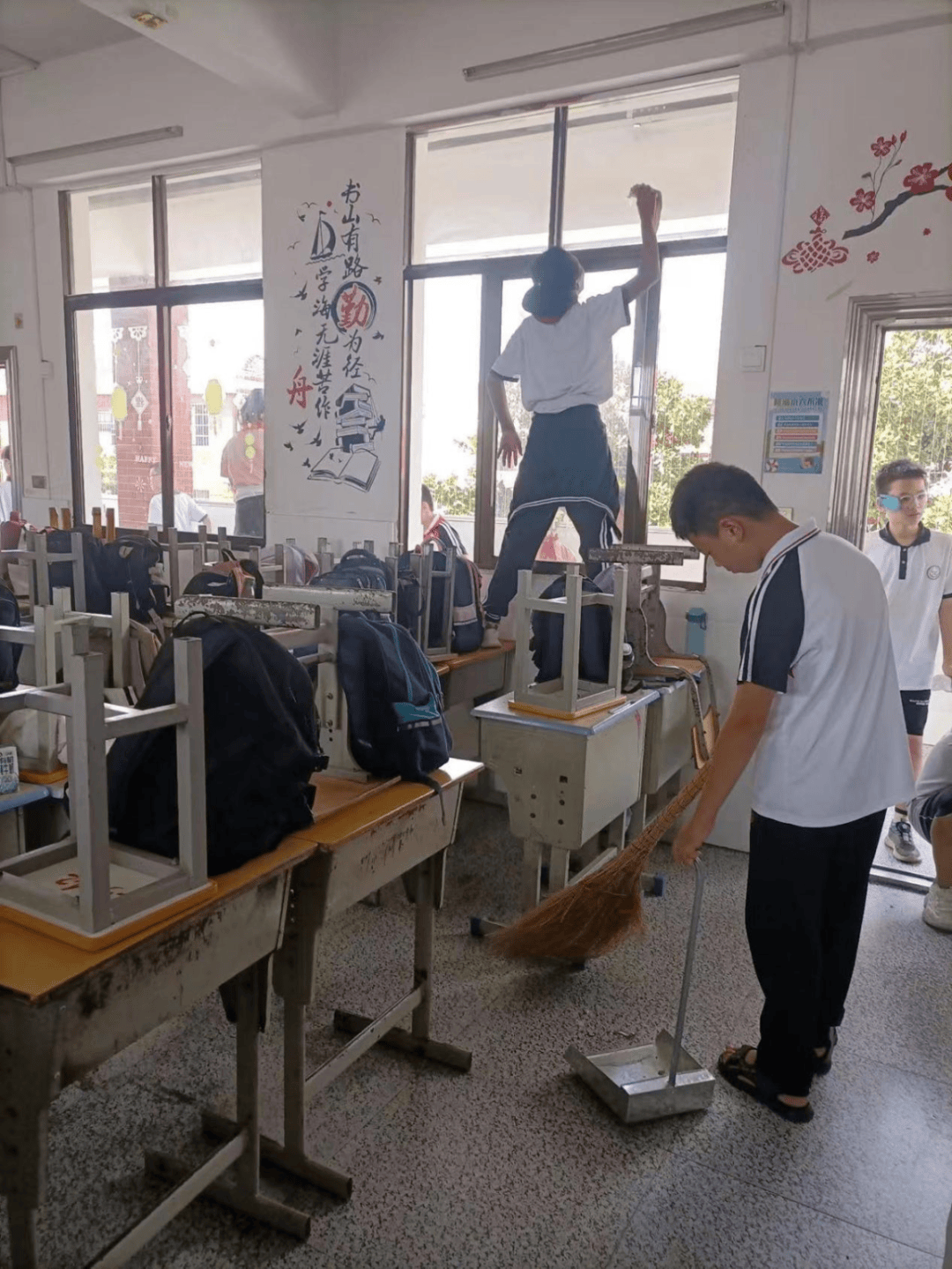 —武师附小石佛寺校区迎国庆大扫除活动