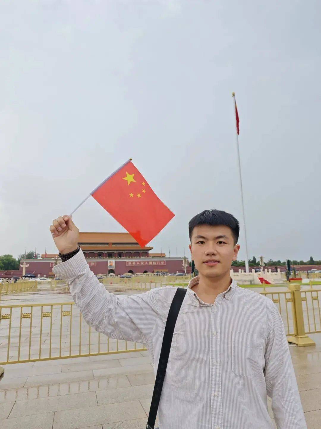 我与国旗同框的照片刷屏朋友圈