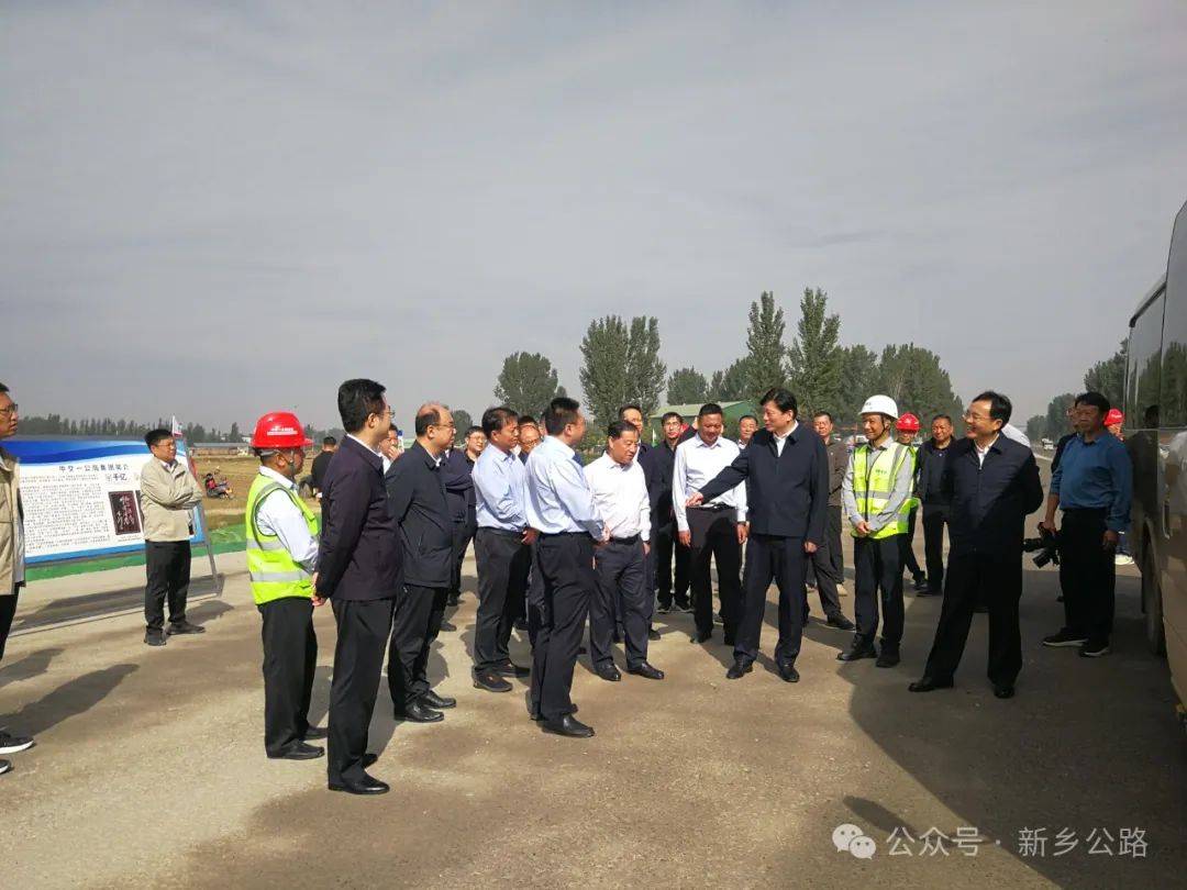 新乡市委书记李卫东调研s227林桐线卫辉市至郑济公铁两用桥段改建工程