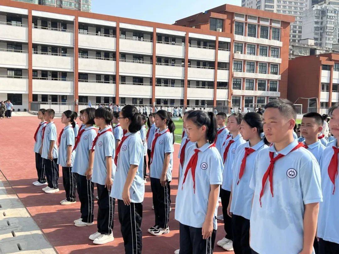 长沙市恒定中学校服图片