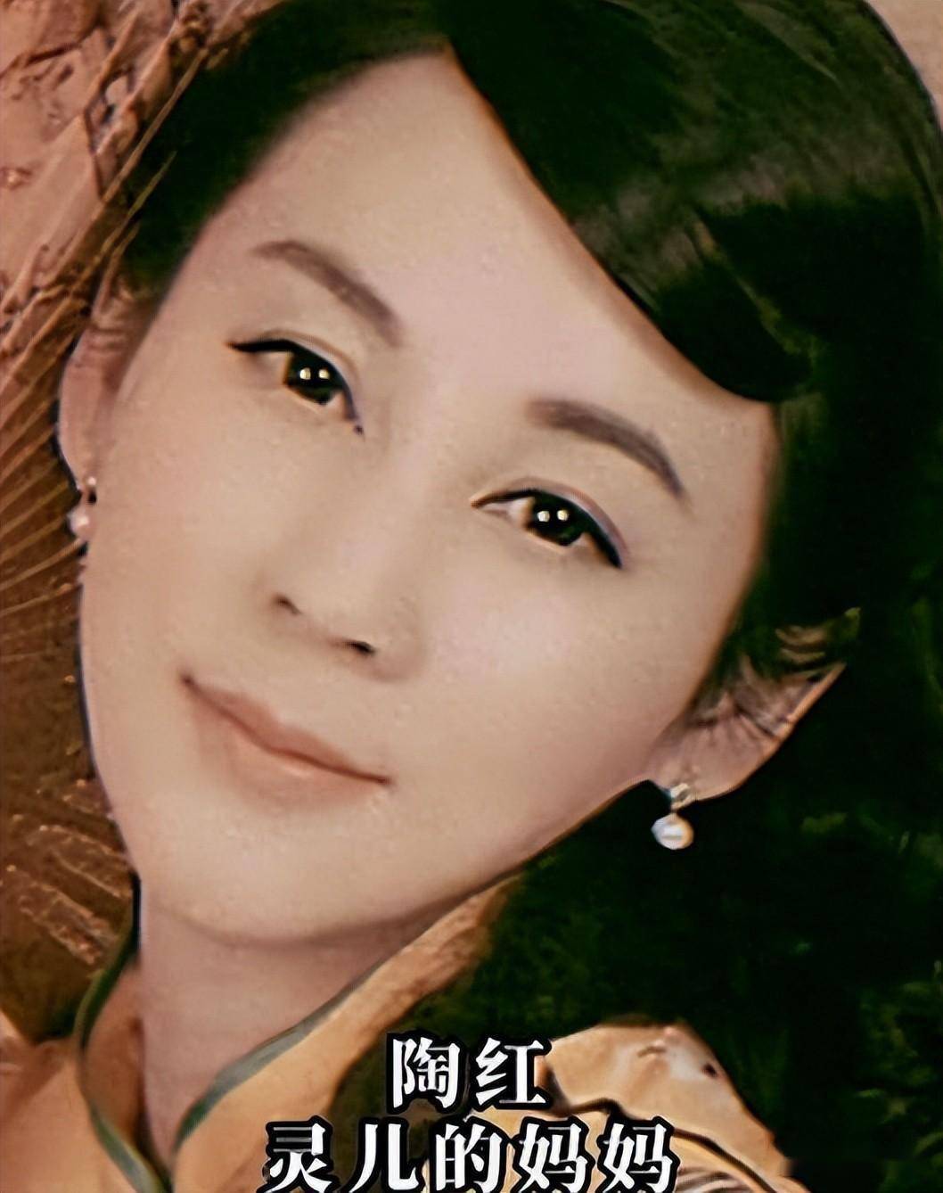 陶红患癌离世,9岁女儿跪进西藏祈福,乐嘉只肯和她维系三年婚姻_陶虹