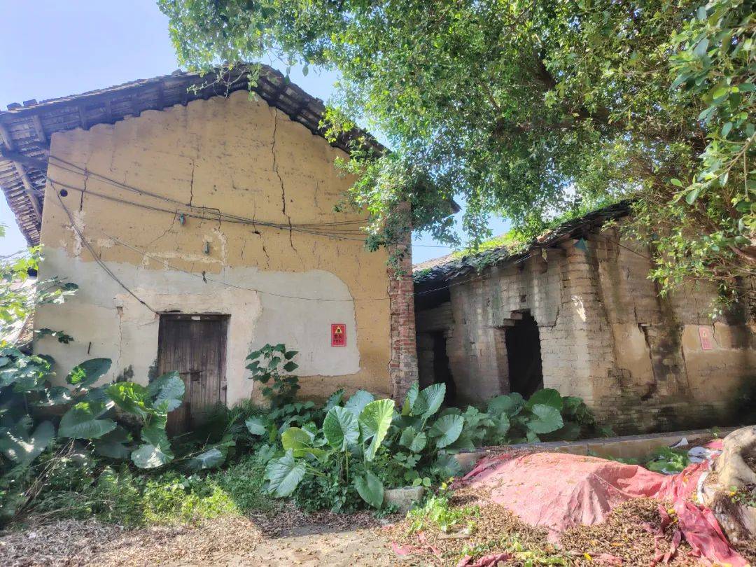 数着天上的星星;冬天,围着温暖的火炉,听着长辈们讲述着古老的故事