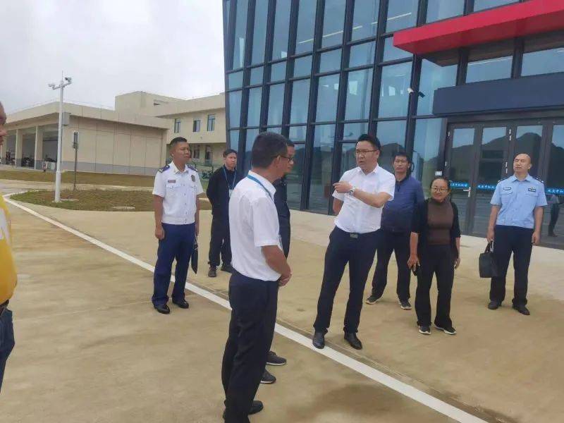 国庆期间,凤庆县县委书记陈礼军,县长谭波分别带队开展了消防安全检查
