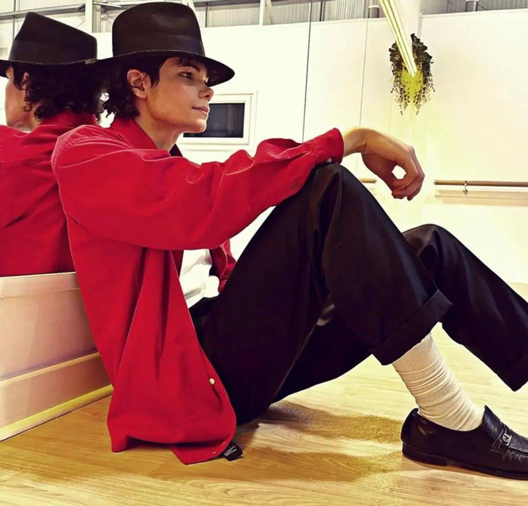 知名迈克尔杰克逊模仿者遭网暴,"你妈妈是billie jean!