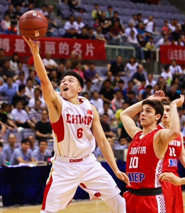 周琦NBA单场6分背后:梦想启航,还是未来领袖的序章?_篮球_中国球员_挑战自我