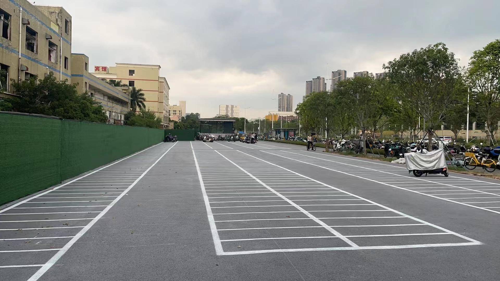新增超800个非机动车位,深圳宝龙街道南约地铁站停车秩序明显改善