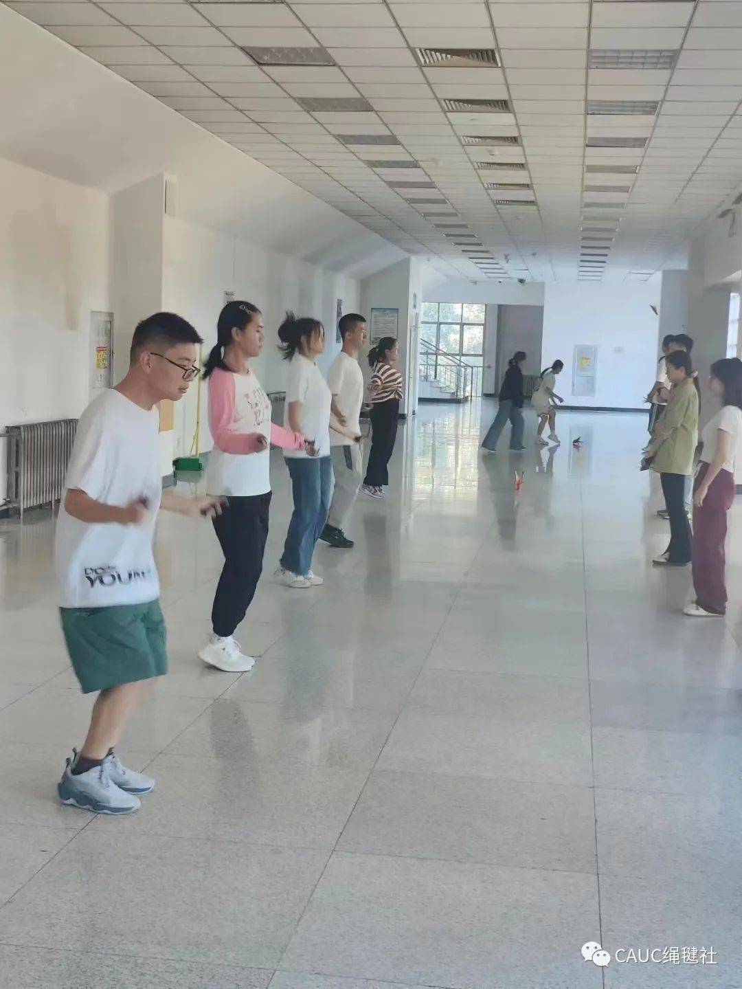 绳毽社拍了拍你,并向你投出橄榄枝!