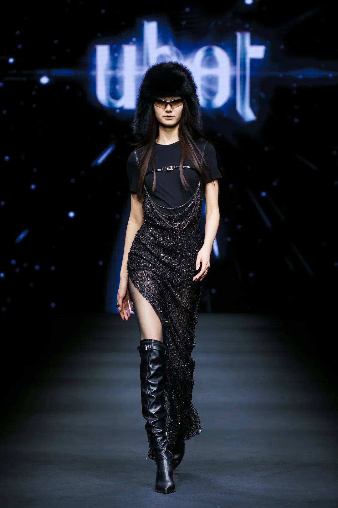 s/s 2025深圳时装周|uhot:摇滚女士勇闯职场