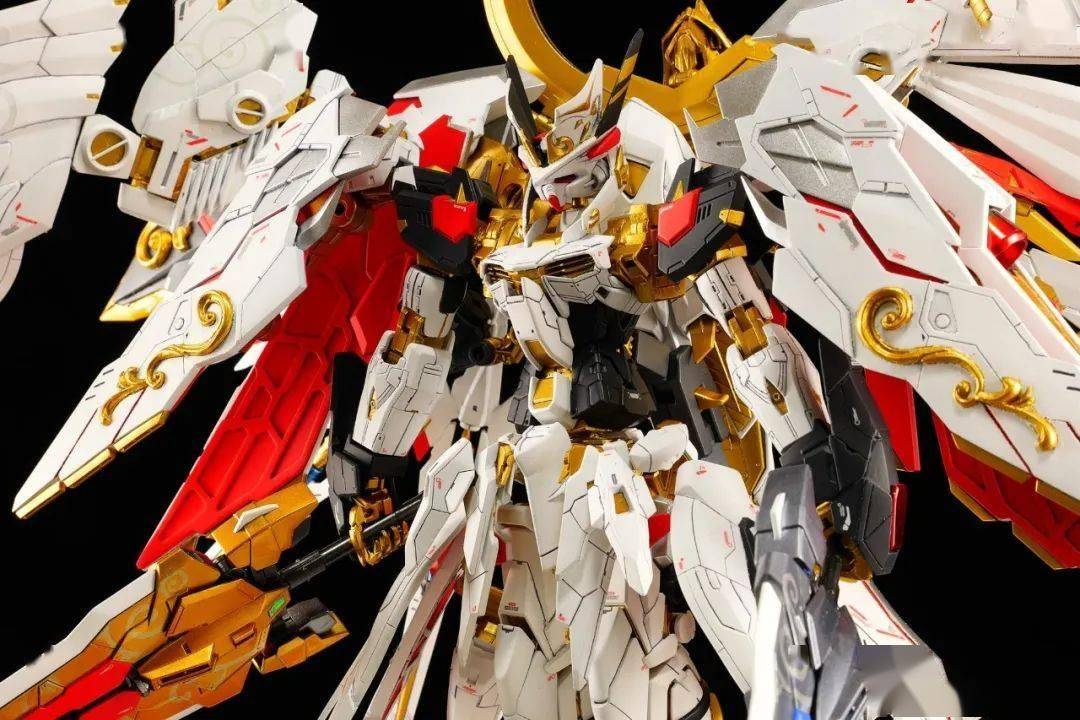 华丽的女王机体,异端金色机天照