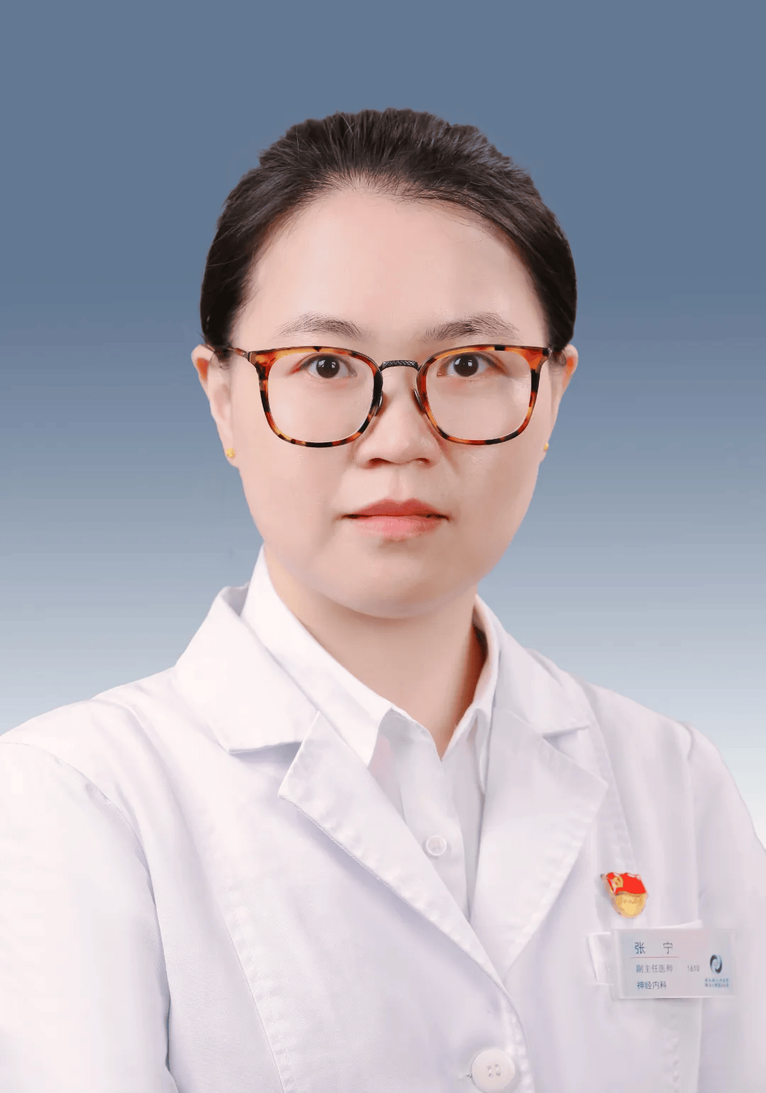 71岁的周先生如往常一样来到自家田中摘菜,看到田中有一些白色的野生