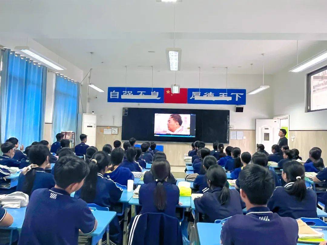 新起点,心适应—兴华学校举行新生心理适应与调适专题报告会