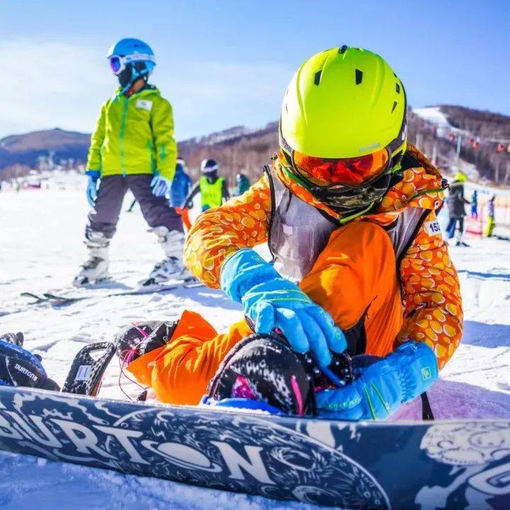 满城滑雪图片