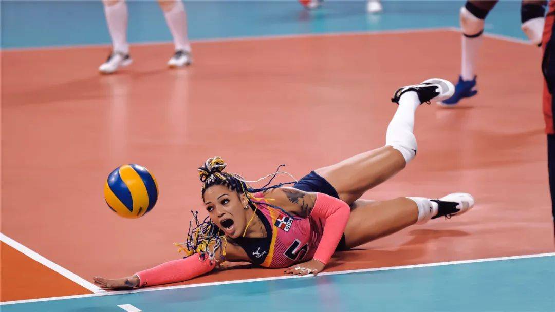 女排最性感自由人 本赛季拿到首个mvp 曾率队双杀中国女排 让蔡斌汗颜