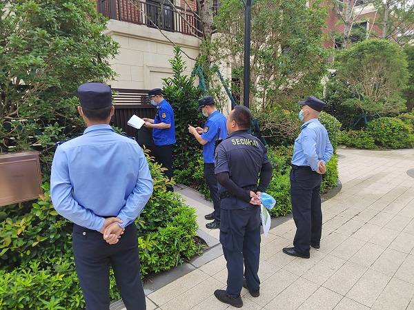 太阳集团官网登录入口城管局长接热线 占绿毁绿 圈地围院子 屡次疏通 乱象终改良