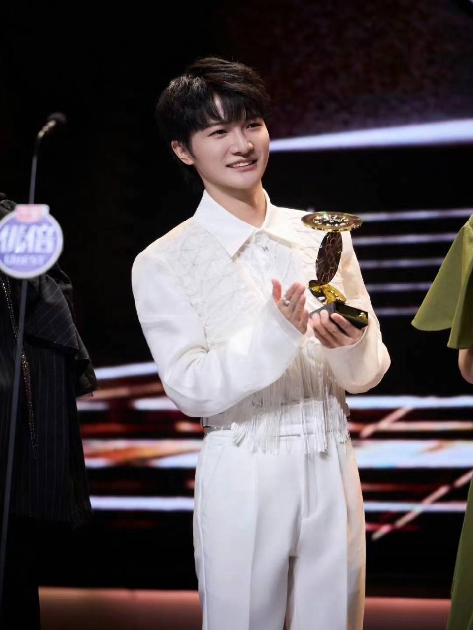 高晓松称周深是"一个人的唱诗班".