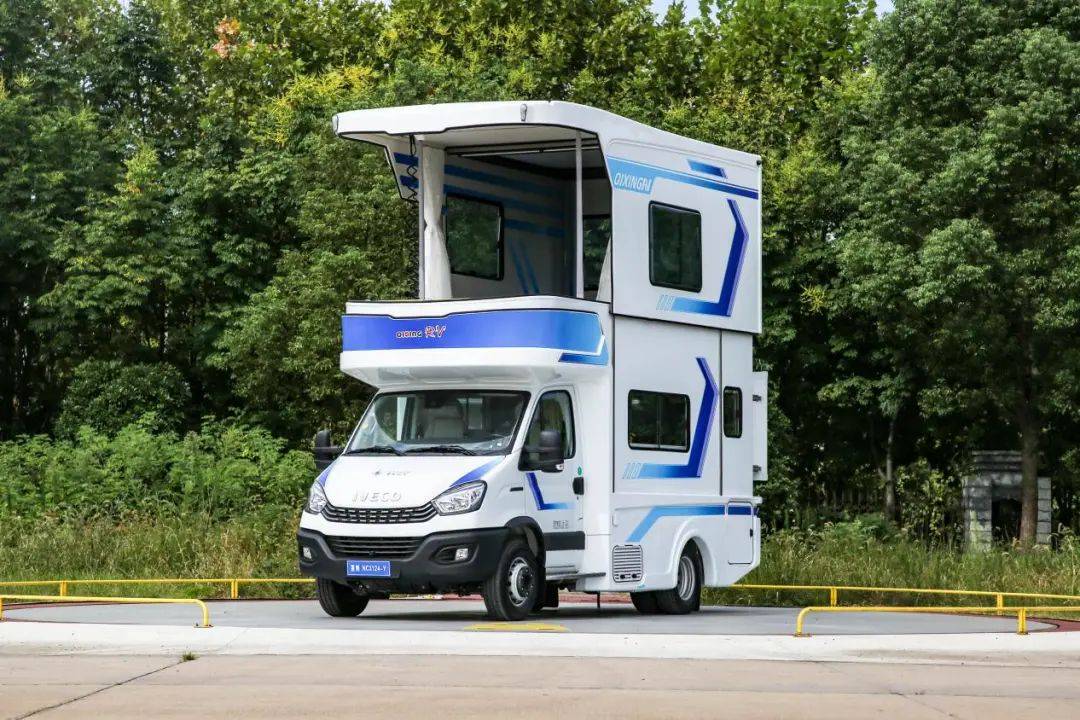 金秋盛惠上海 10月18-20日 齐星全系升顶房车亮相上海虹桥