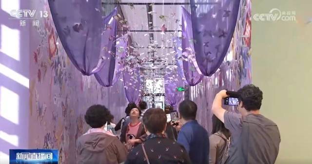 “赏秋游”热度快速升温 彰显中国旅游经济强劲内生动力 “赏秋游”热度快速升温 彰显中国旅游经济强劲内生动力