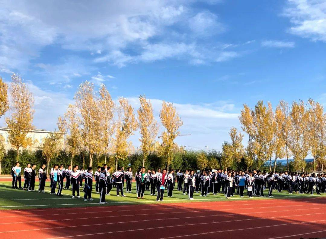 红旗中学:防震演练强意识 校园安全共守护