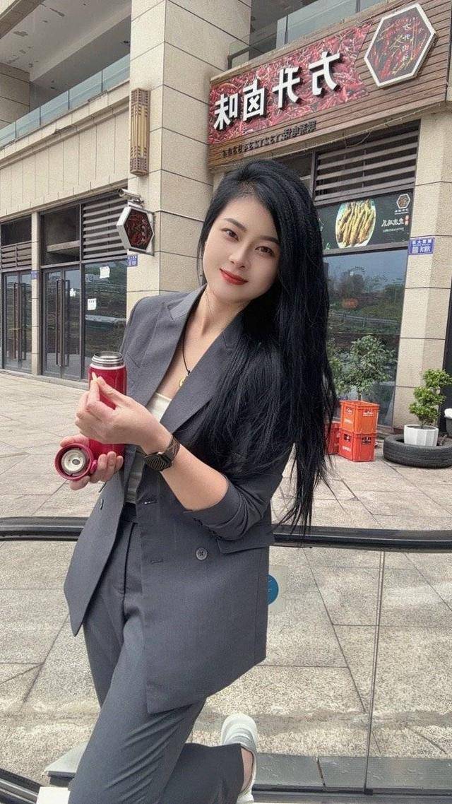 邱玲日常生活照.