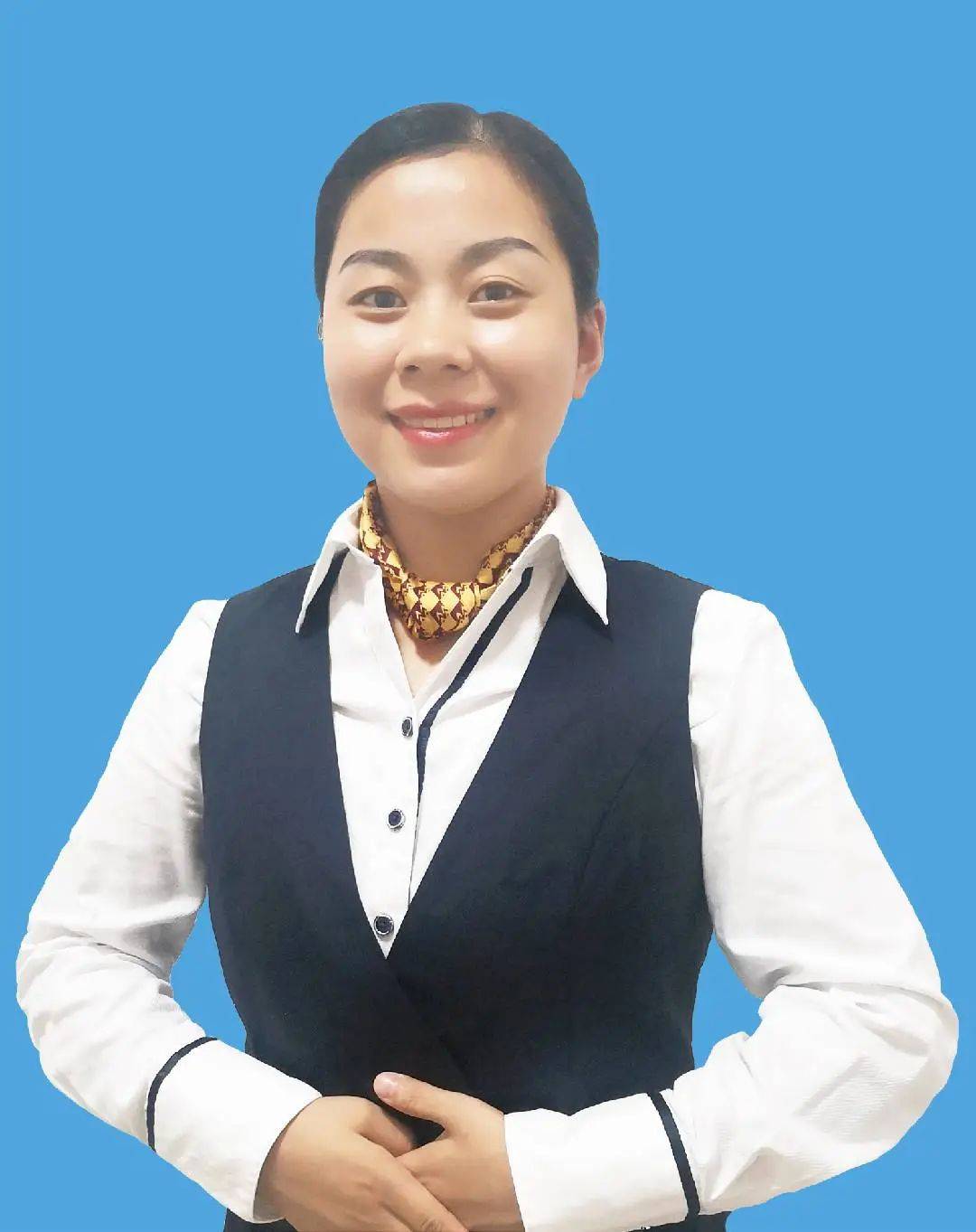 09号参选人姓名:黄丽芬岗位 :前台柜员所在支行:五洲花城支行服务格言