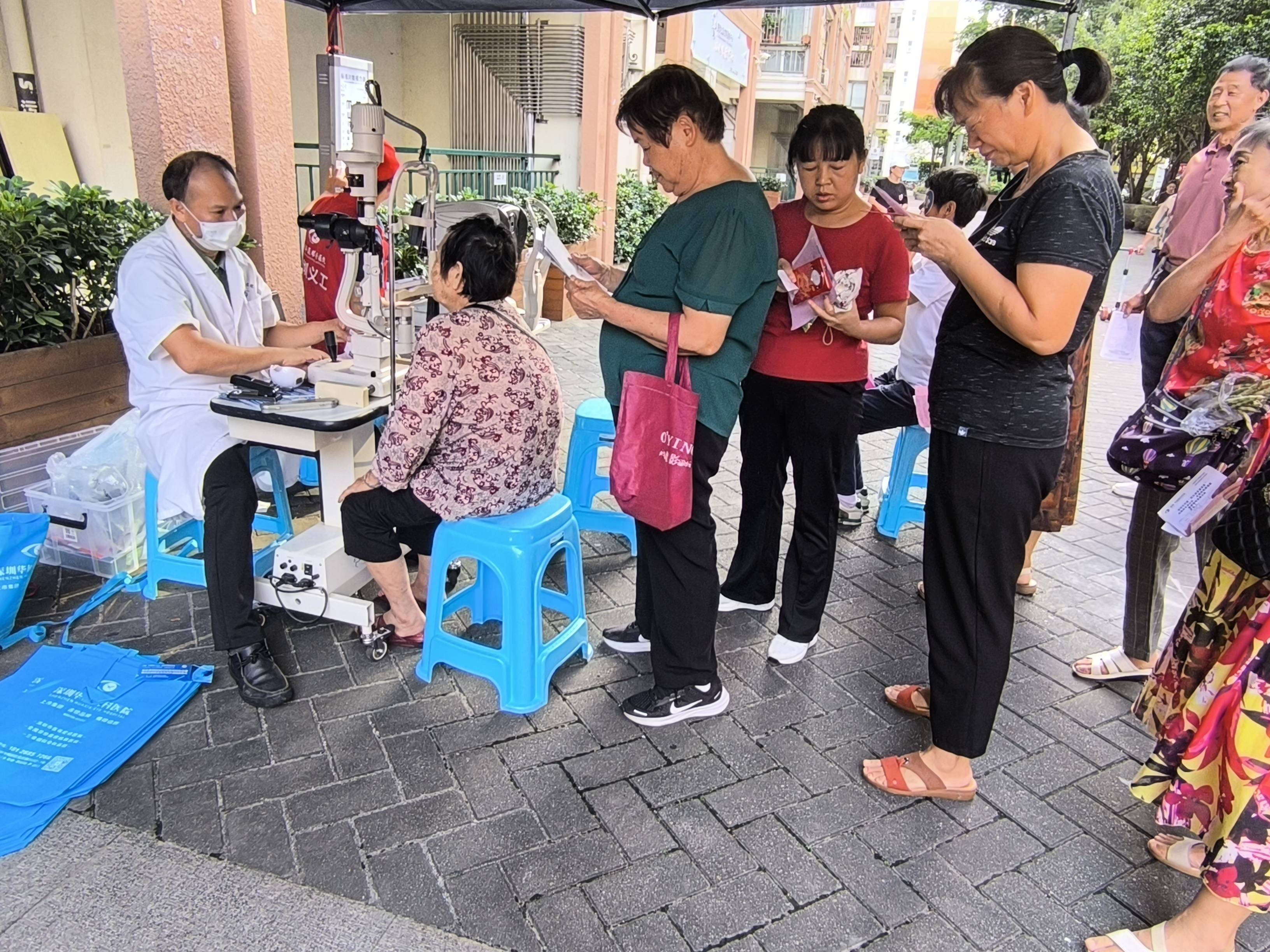 西丽街道丽雅社区开展长者健康服务日活动