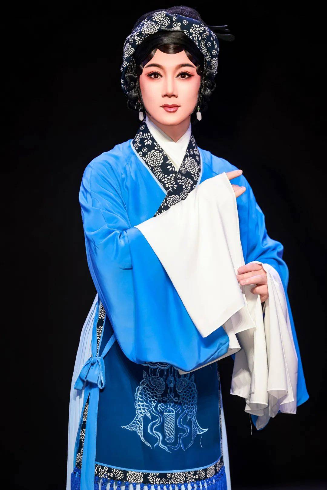 滑动查看介绍胡婷饰演海妹国家二级演员,主攻闽西汉剧青衣.