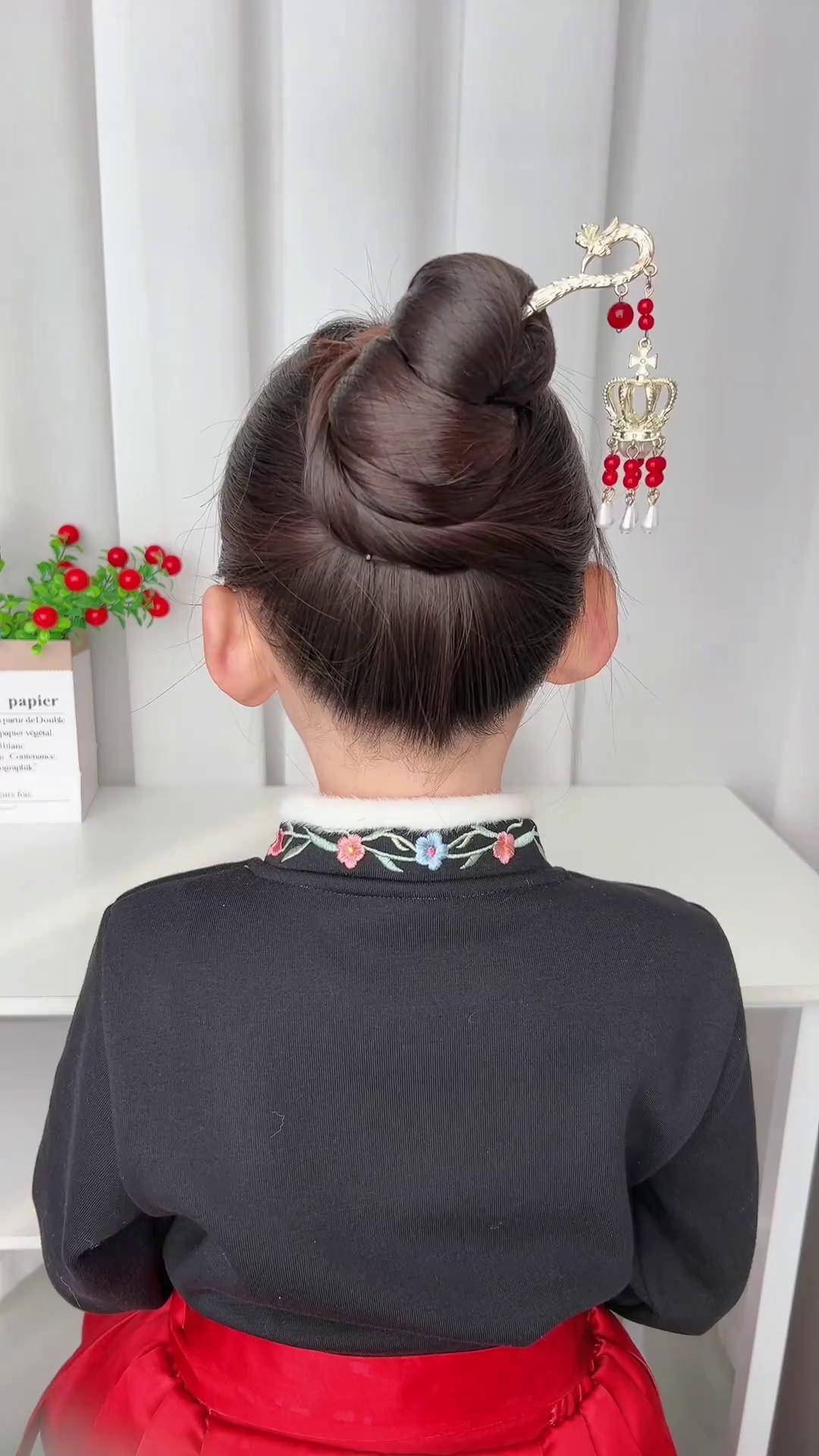 元宵节会发光的古风灵蛇髻发型儿童编发 生女儿就是用来打扮的 古风