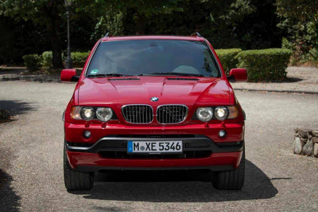 实拍伊莫拉红初代宝马x5,够硬汉够激情!