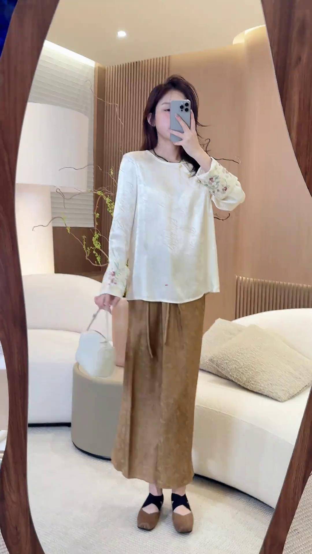 一会儿直播昂, liboshu女装旗舰店在这里播 穿搭 小众设计感 这样穿太