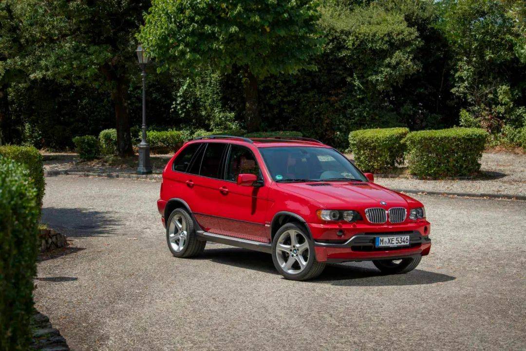 实拍伊莫拉红初代宝马x5,够硬汉够激情!