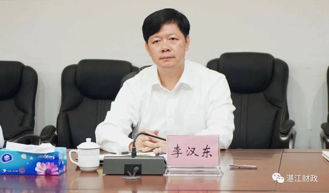 广东茂名人,长期在广东省湛江市工作,曾任市财政局局长,徐闻县委书记