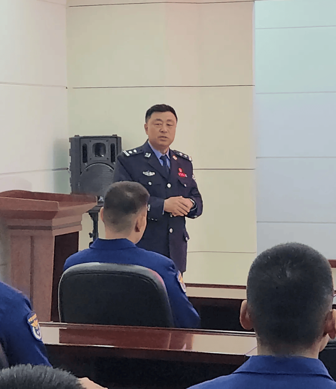 齐齐哈尔市消防救援支队讷河大队邀请交警进队站开展交通安全专题辅导
