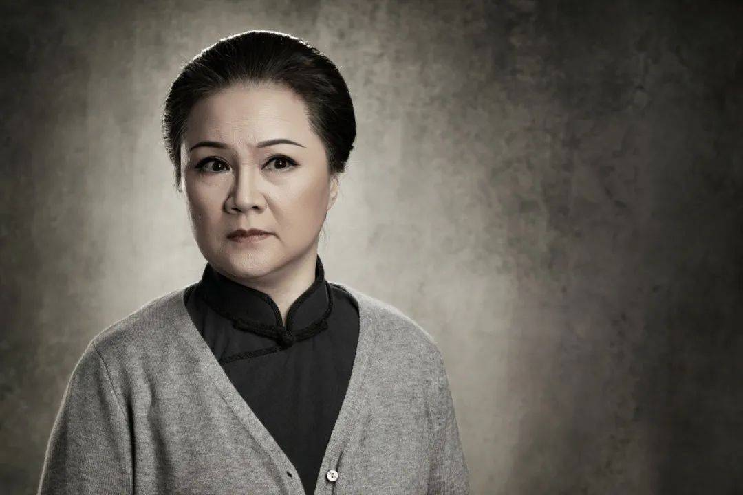 配角奖)上海滑稽戏表演艺术家,国家一级演员饰 梁仲春秦雷(滑稽戏)