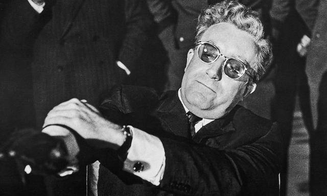 两排东风-26亮相后，美国发布核报告：解放军导弹旅发射车更多了