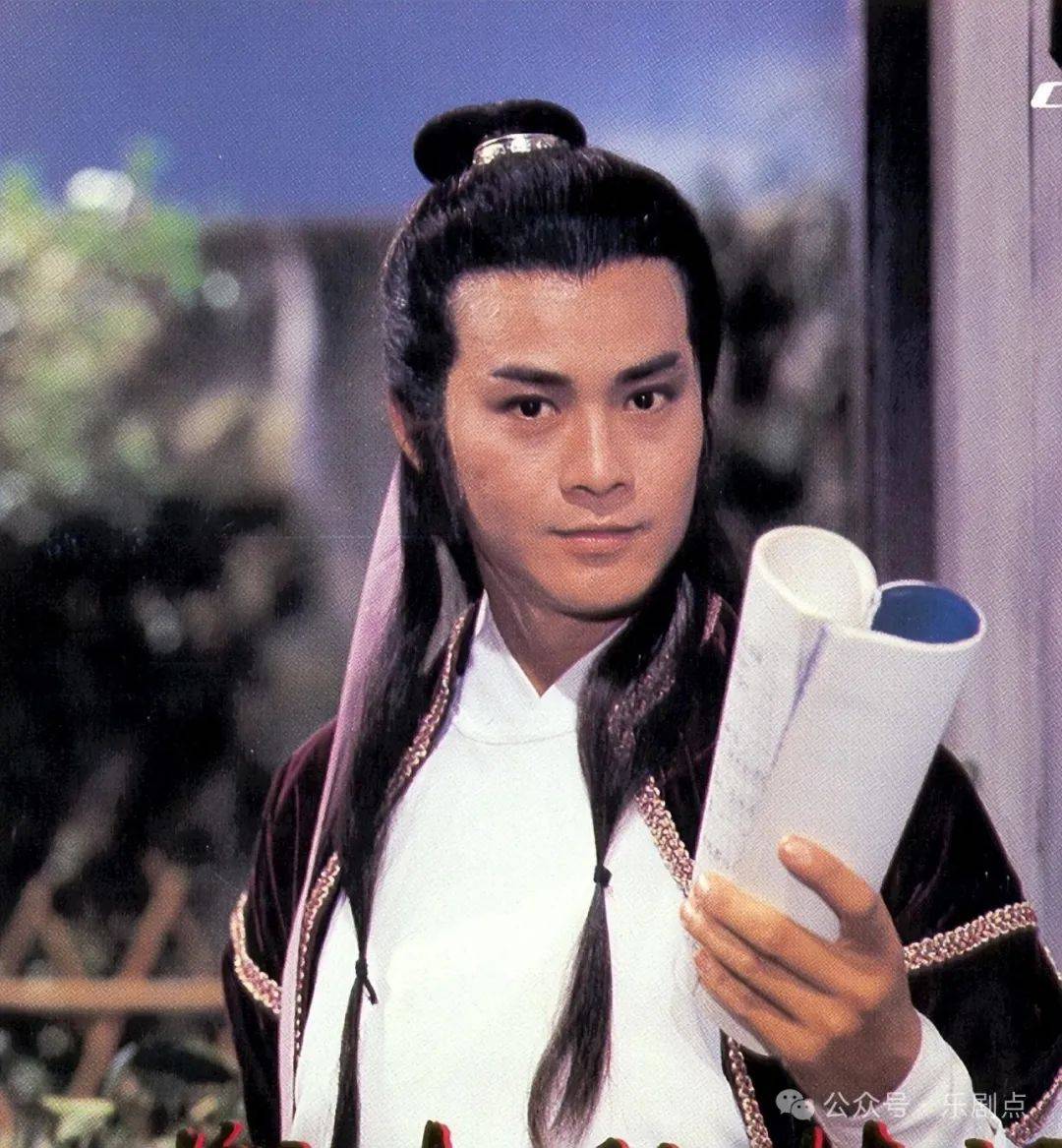 何家劲爆料郑少秋吃一口饭要咀嚼三十下!77岁秋官不老秘笈全扒皮