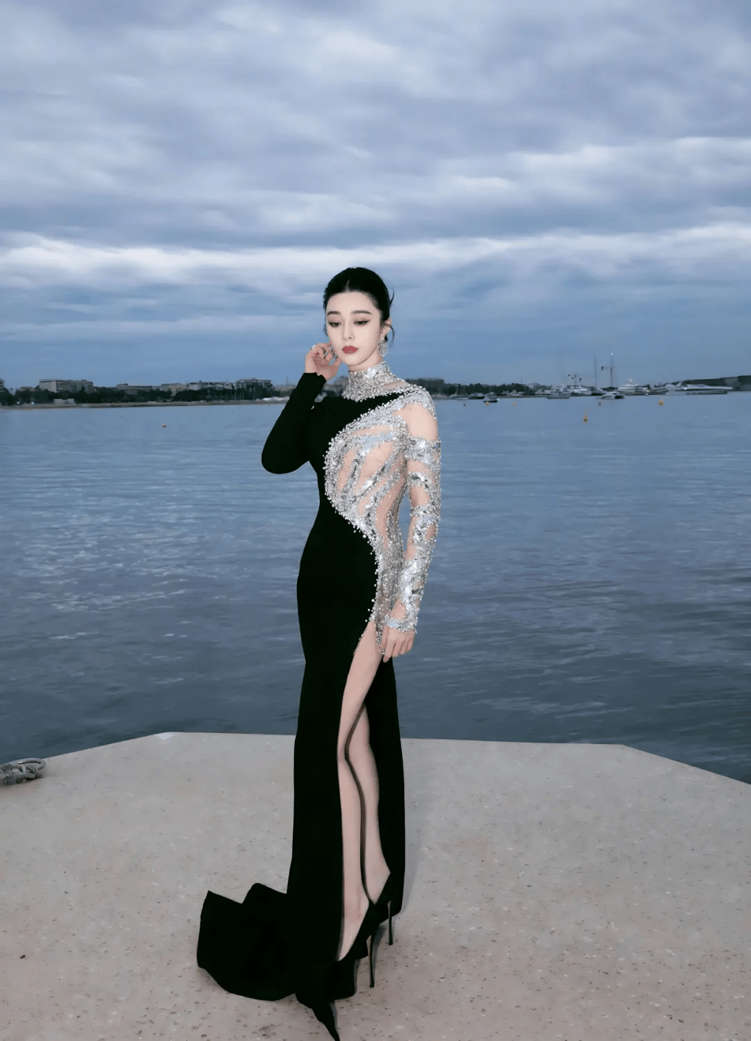 43岁范冰冰在巴黎上了鼻环穿镂空裙形象大变这5年经历了什么