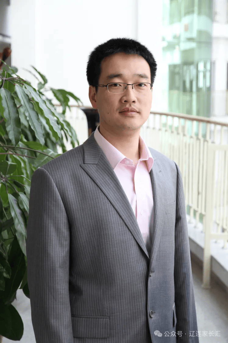 现就职于大连格致中学,物理教师,班主任,初三备课组组长.