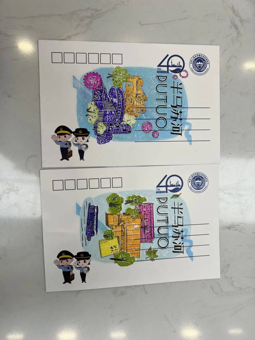 健步走活动结束前还准备了明信片分发至大家手中,在参观的场馆中盖章