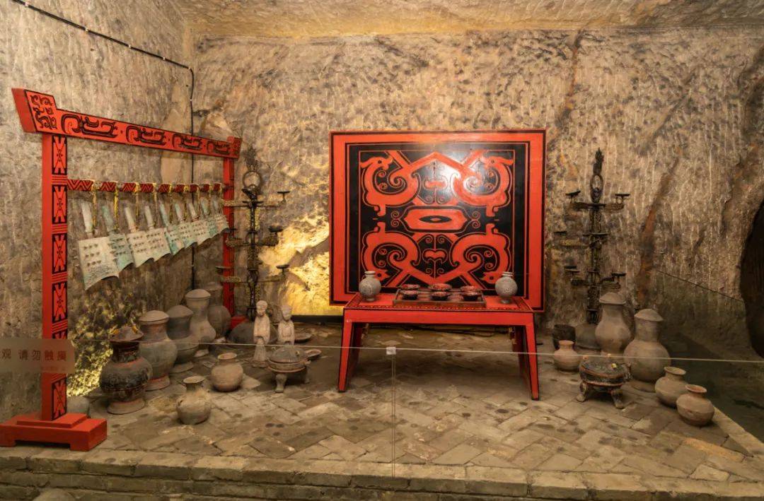 董宇辉_龟山汉墓_甬道