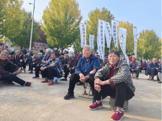 《唱响乡村和谐》——河南体育彩票助力戏曲下乡 助力乡村振兴