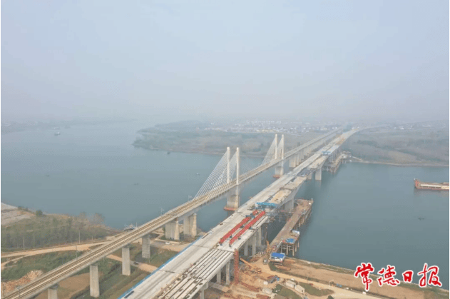 益常高速扩容工程沅水特大桥全幅贯通