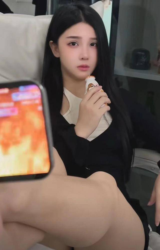 在未来的日子里,期待baby肖瑶能够继续用她的创意和幽默感,带来更