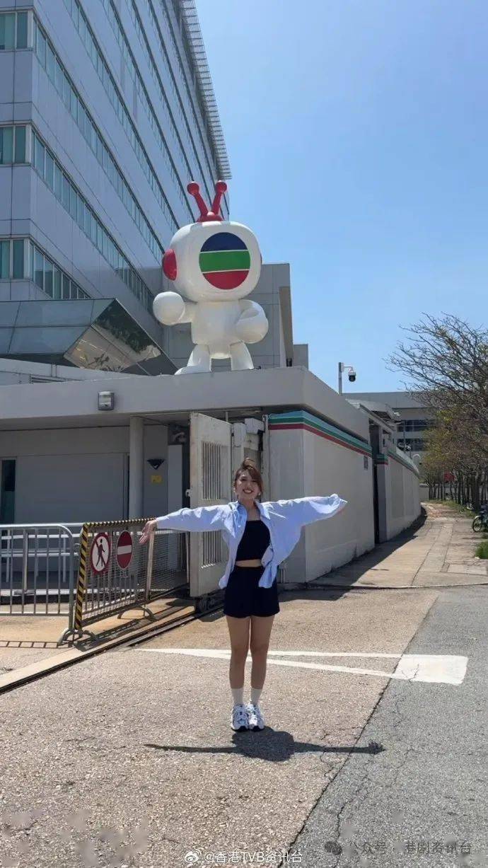 又一位小花宣布离巢!去年因涉在公众地方行为不检惹上官非