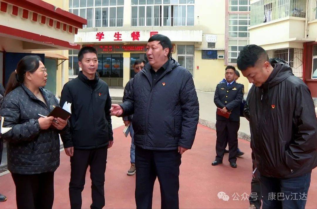 县委常委,人大常委会主任段世昌,县委常委,常务副县长嘎松丁达,县委